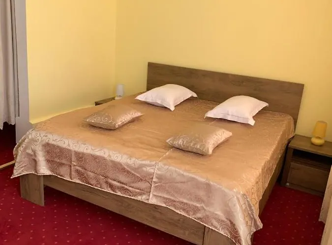 Hotel Rares